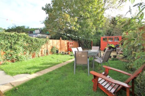 CHAIN FREE, 3 DOUBLE BEDROOMS, 2 BATH AND 1 WC